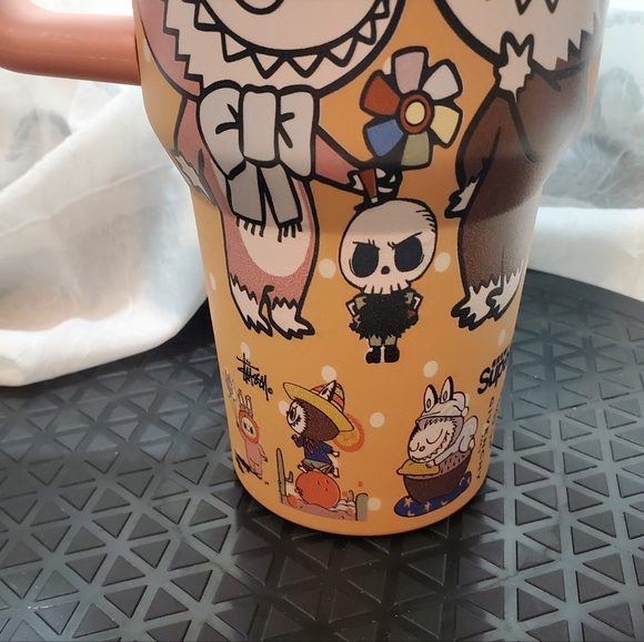 Stanley Limited Edition Labubu Quencher H2.0 40oz Tumbler With 2 Labubu Figures - Picture 6 of 9